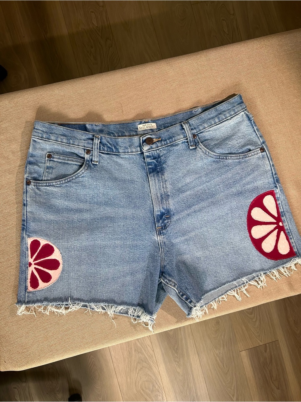 one of one fruit appliqué wrangler jean shorts